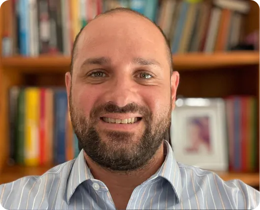 <span class="text-primary font-bold">Representante Oficial</span><br>en el Seminario